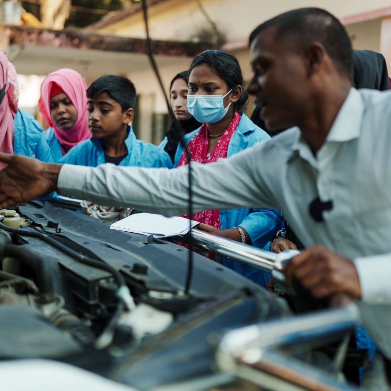 An instructor leads a technical course on automotive mechanics at Cox’s Bazar Technical School and College. This training is supported by UNICEF and funded by GPE. Credit: UNICEF/Bangladesh/2024/Rahman
